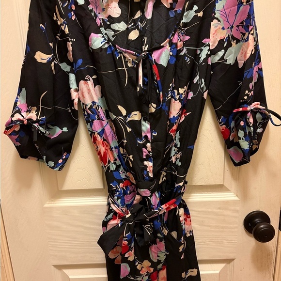 Yumi Kim Pants - Yumi Kim Floral Black Tie Waist Romper w/ Pockets Sz S